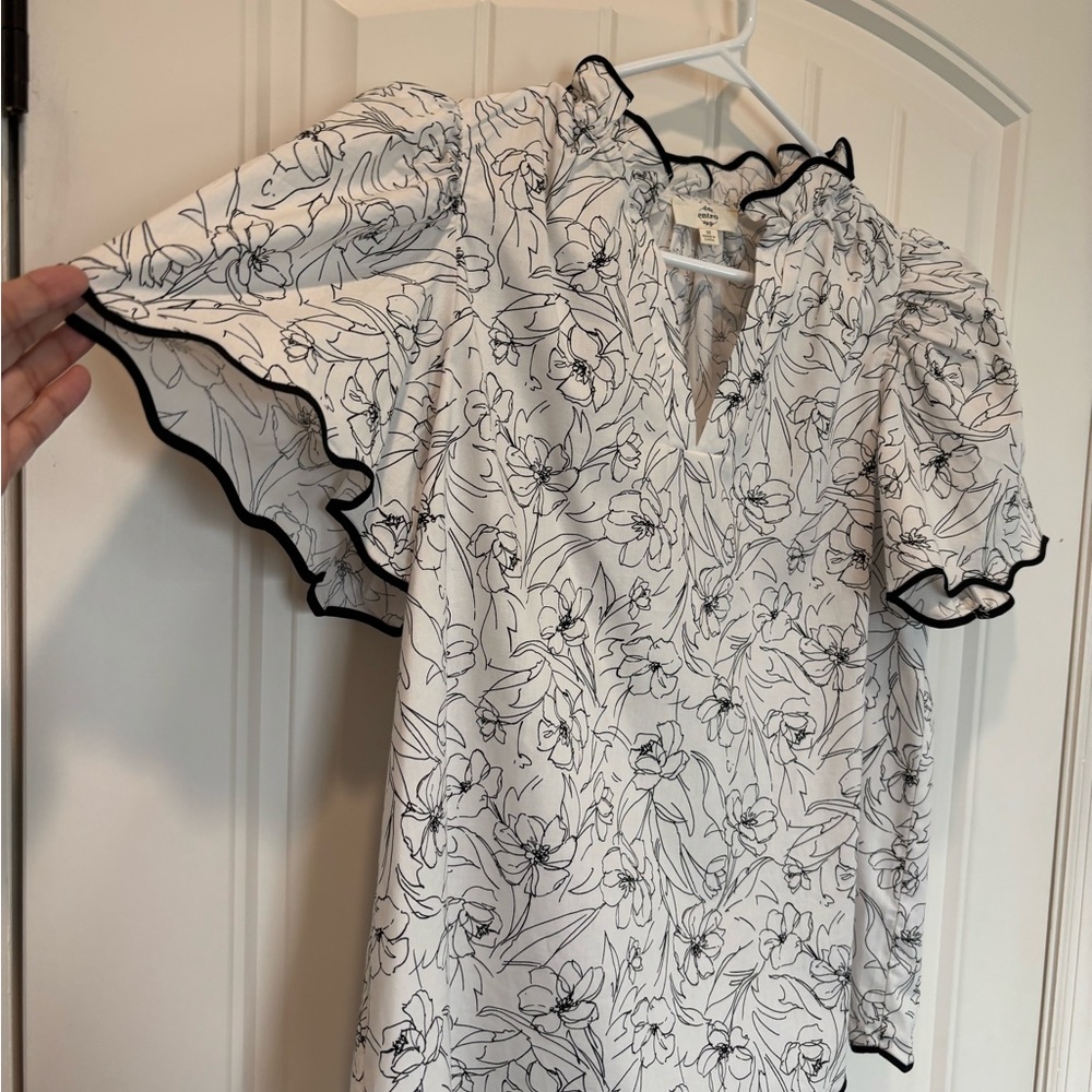 Entro Monochrome Floral Ruffle top